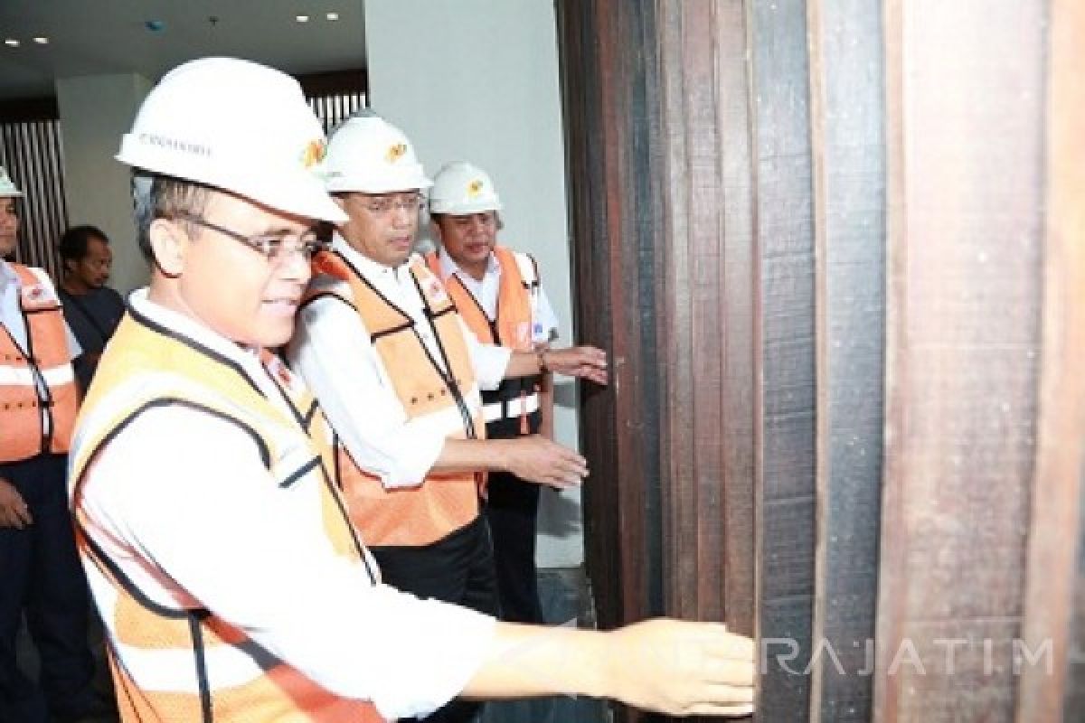 Menhub Tertarik Furnitur Karya Perajin Banyuwangi 