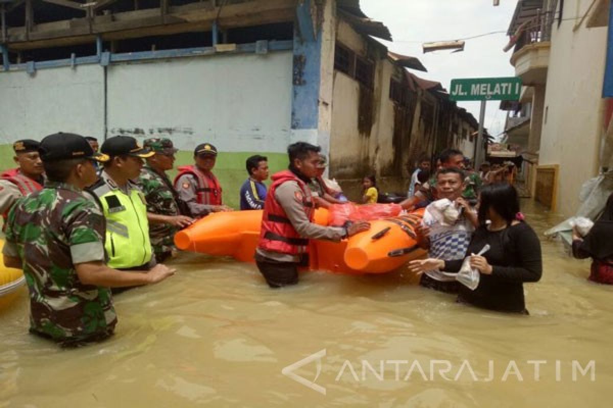 Tim Gabungan Salurkan Bantuan pada Korban Banjir