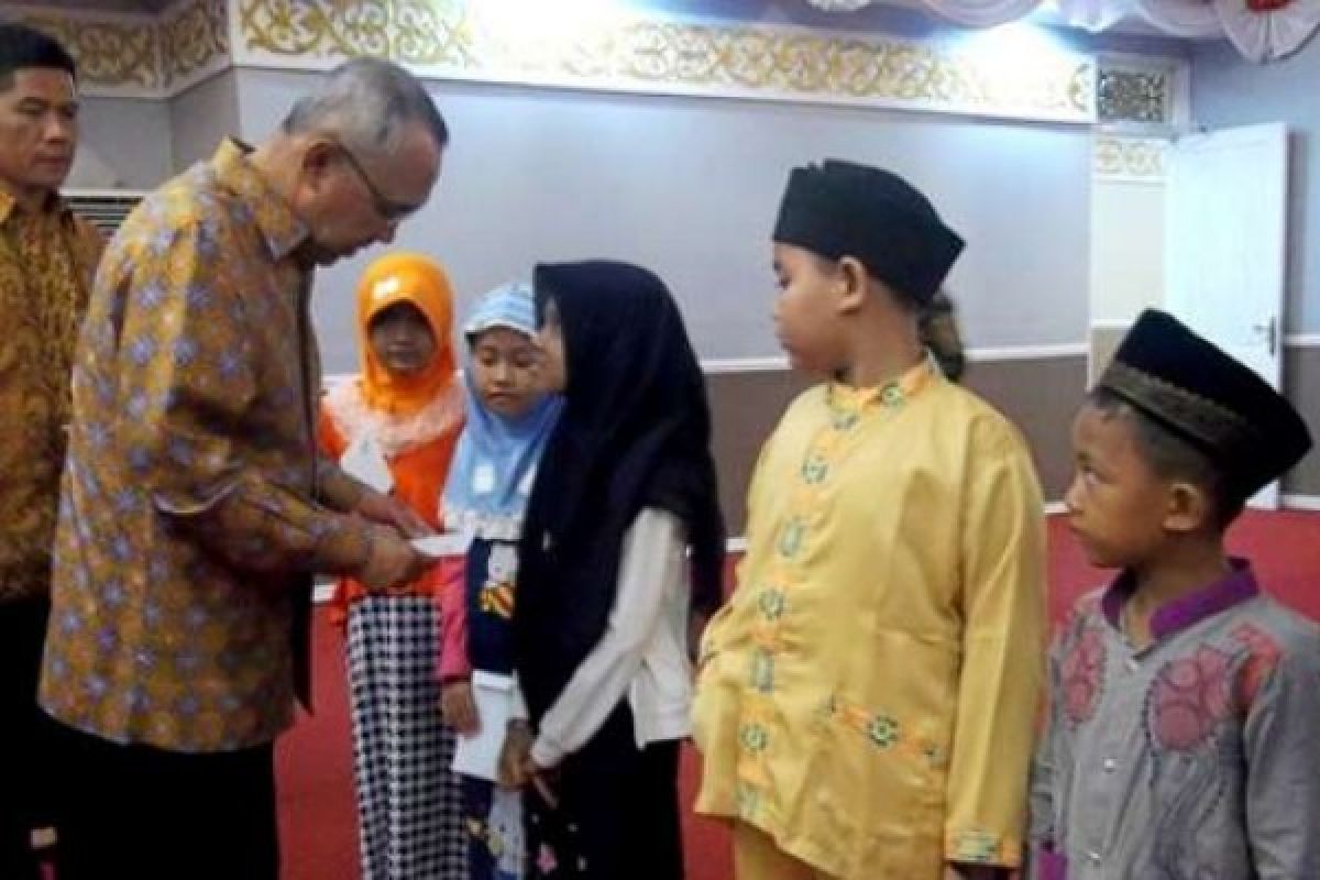  Baznas Salurkan Rp774 juta Untuk 130 Anak Kurang Mampu Di Riau