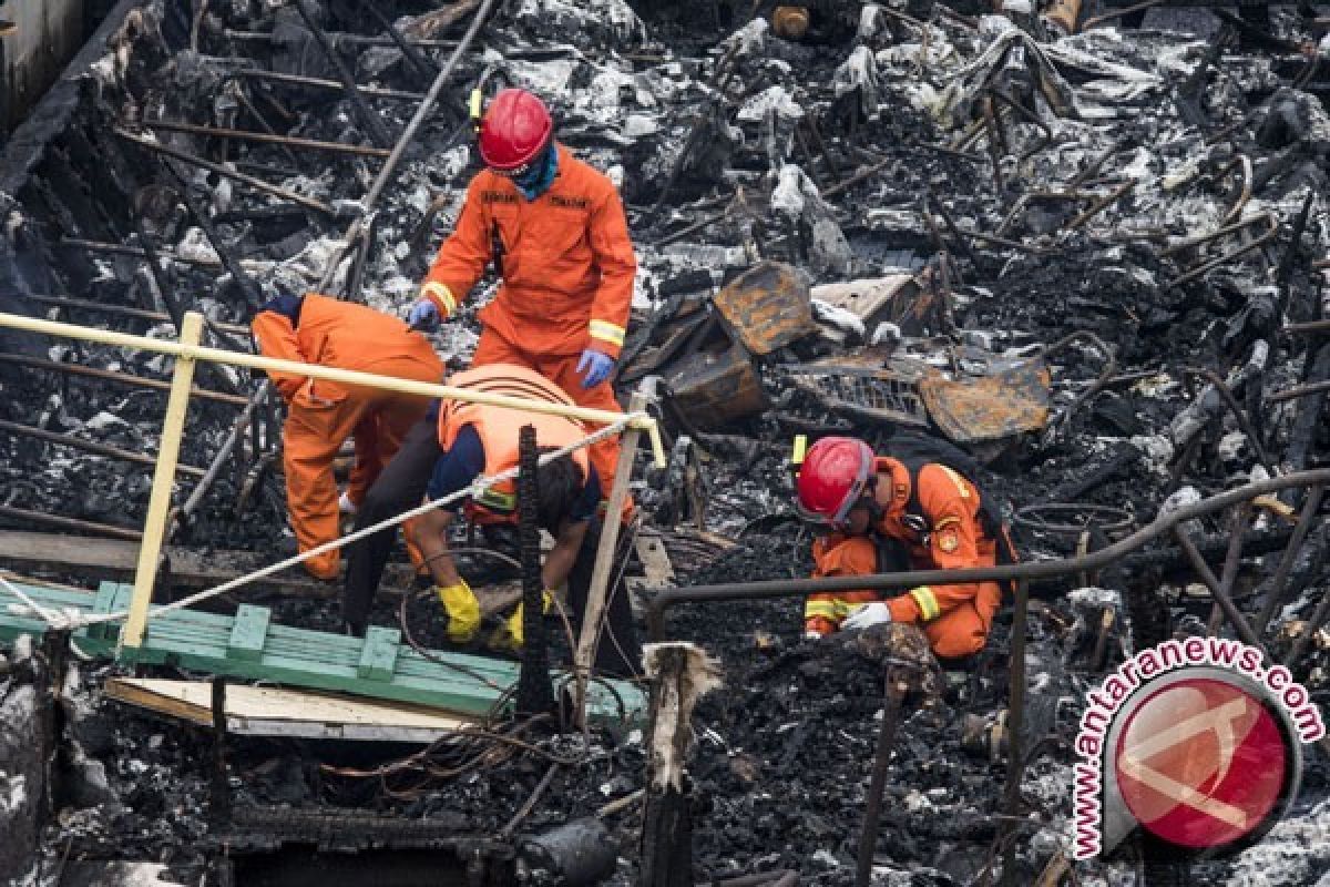 Rumah Dinas Kapolda Terbakar Kena Kembang Api