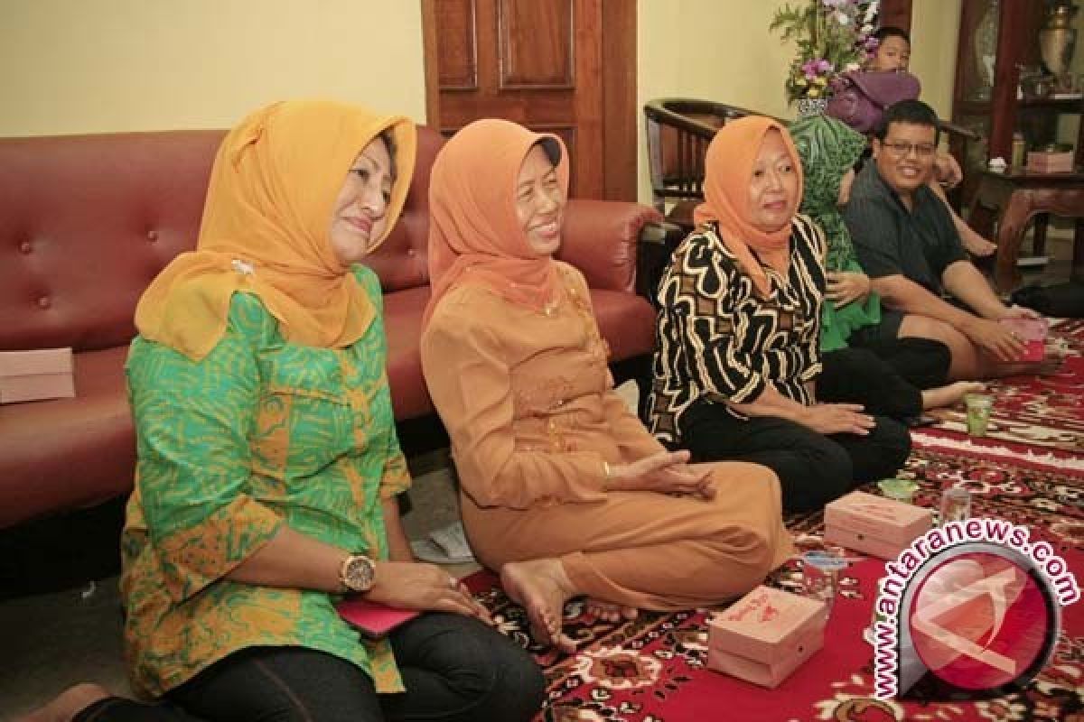 Ibunda Jokowi Doakan Negara Aman Tenteram