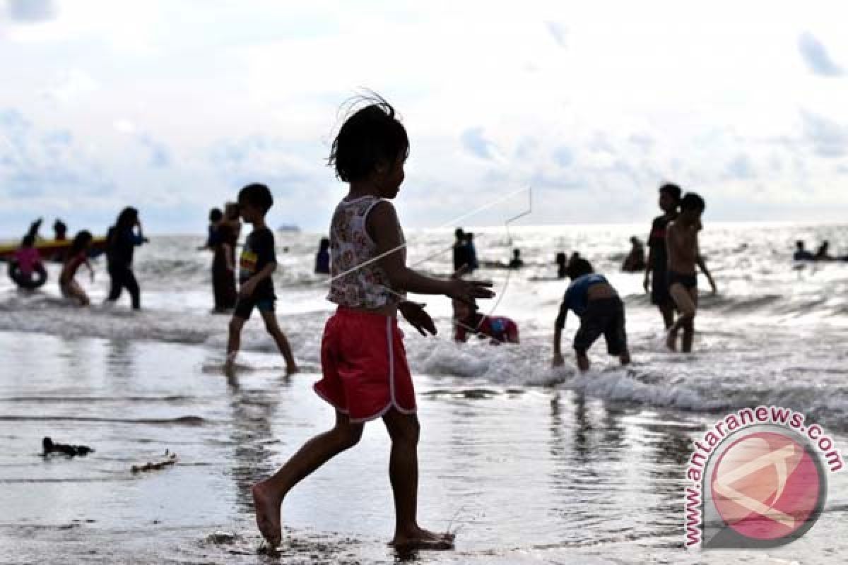 Wisata Pantai Di Makassar Diminati Pengunjung 