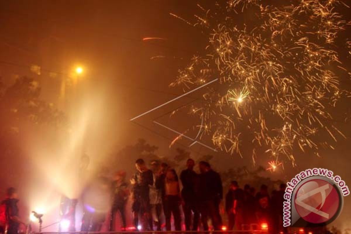 Hujan Warnai Pergantian Tahun Baru Di Makassar 