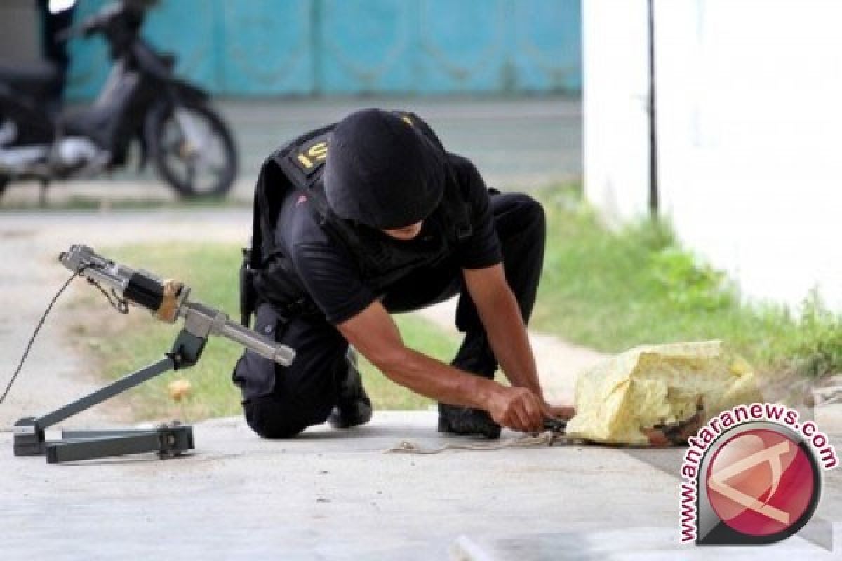 Polisi Amankan Tas Mencurigakan di Depan Gereja Semarang, Ternyata Ini Isinya ...