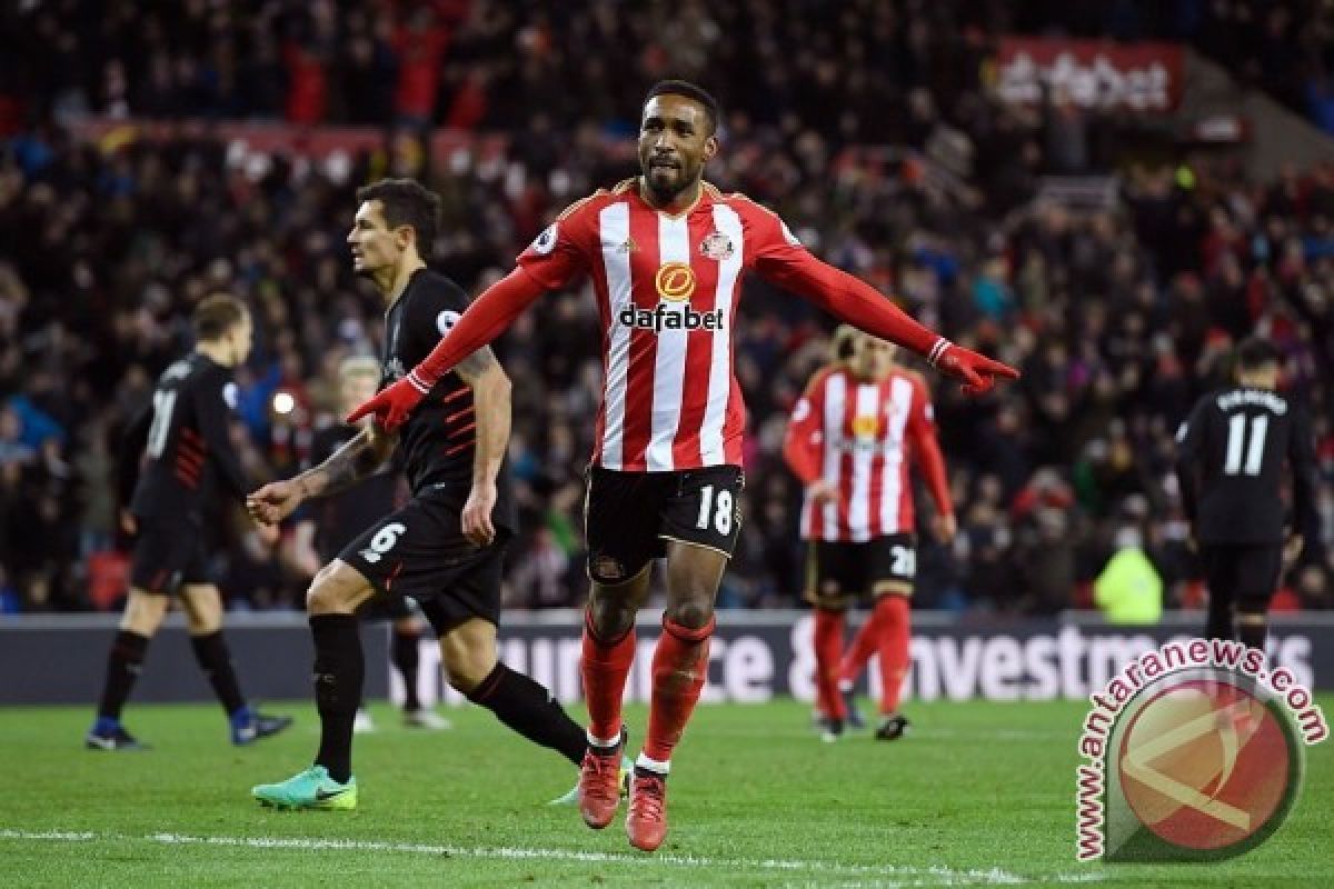 Dua Penalti Defoe Antar Sunderland Tahan Imbang Liverpool 2-2