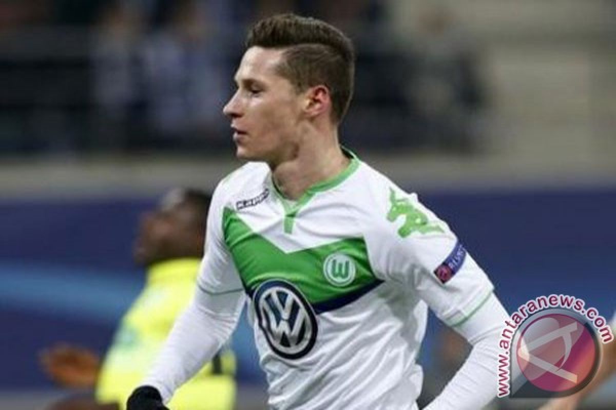 Julian Draxler memilih berlabuh di Paris Saint-Germain