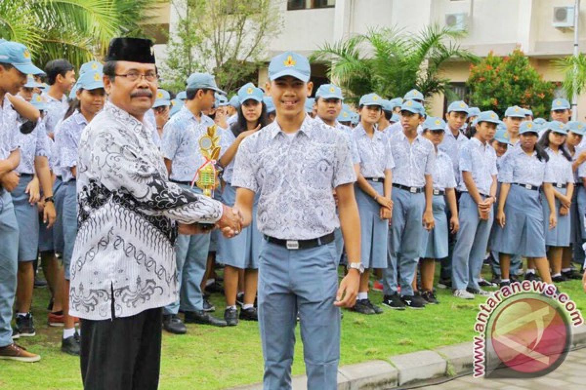 Kadek Adji Prabawa Putra Menciptakan Lukisan Makna Melalui Kamera