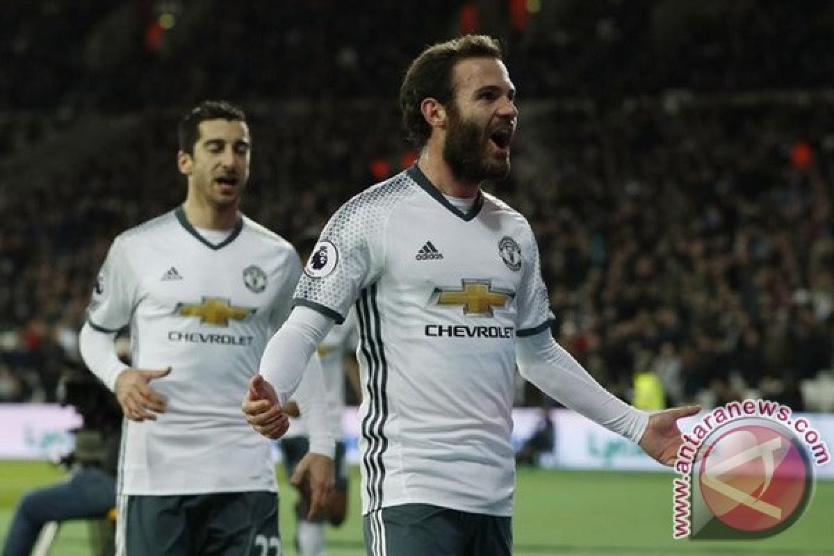 MU menang 2-0 lawan 10 pemain West Ham