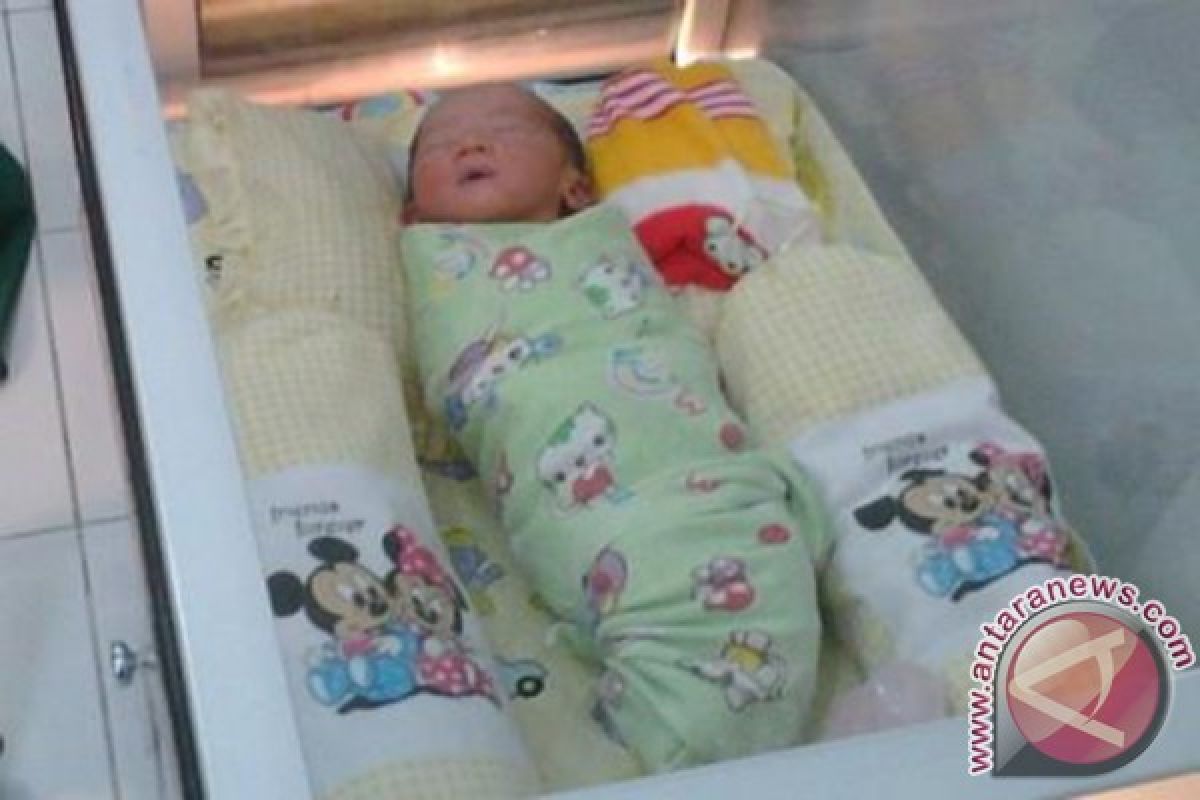 Warga temukan bayi di tepi Kali