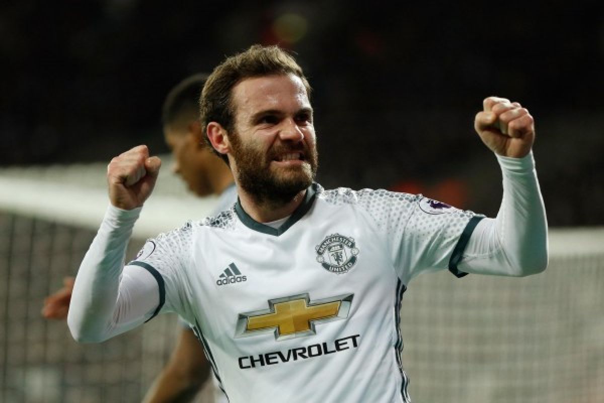 Manchester United menang 2-0 lawan 10 pemain West Ham