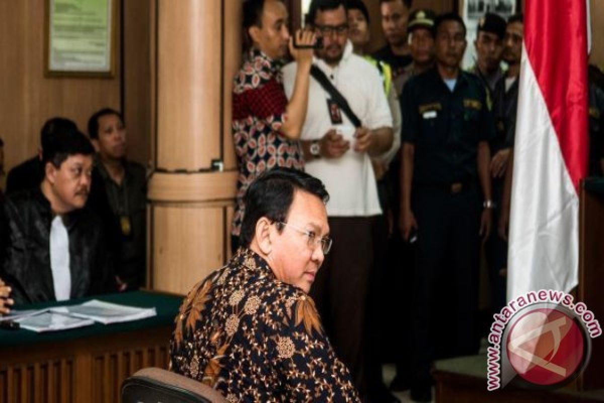 Ahok Enggan Bicara Usai Jalani Sidang