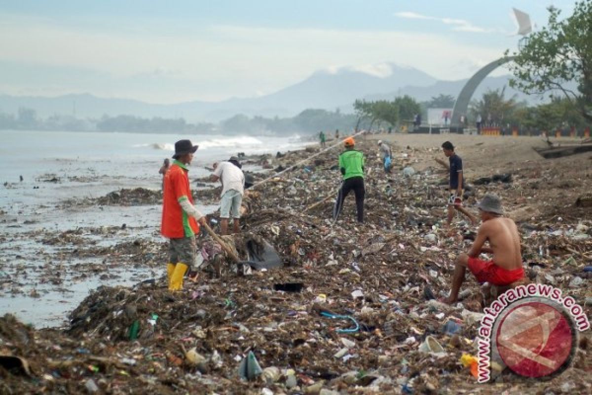 Bukittinggi Libatkan 6.000 Warga Gerakan Memungut Sampah