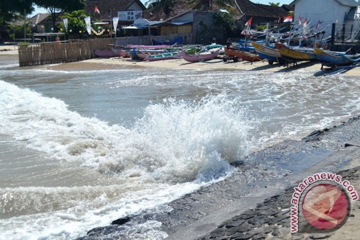 BMKG: pasang laut Mentok lebih dua meter