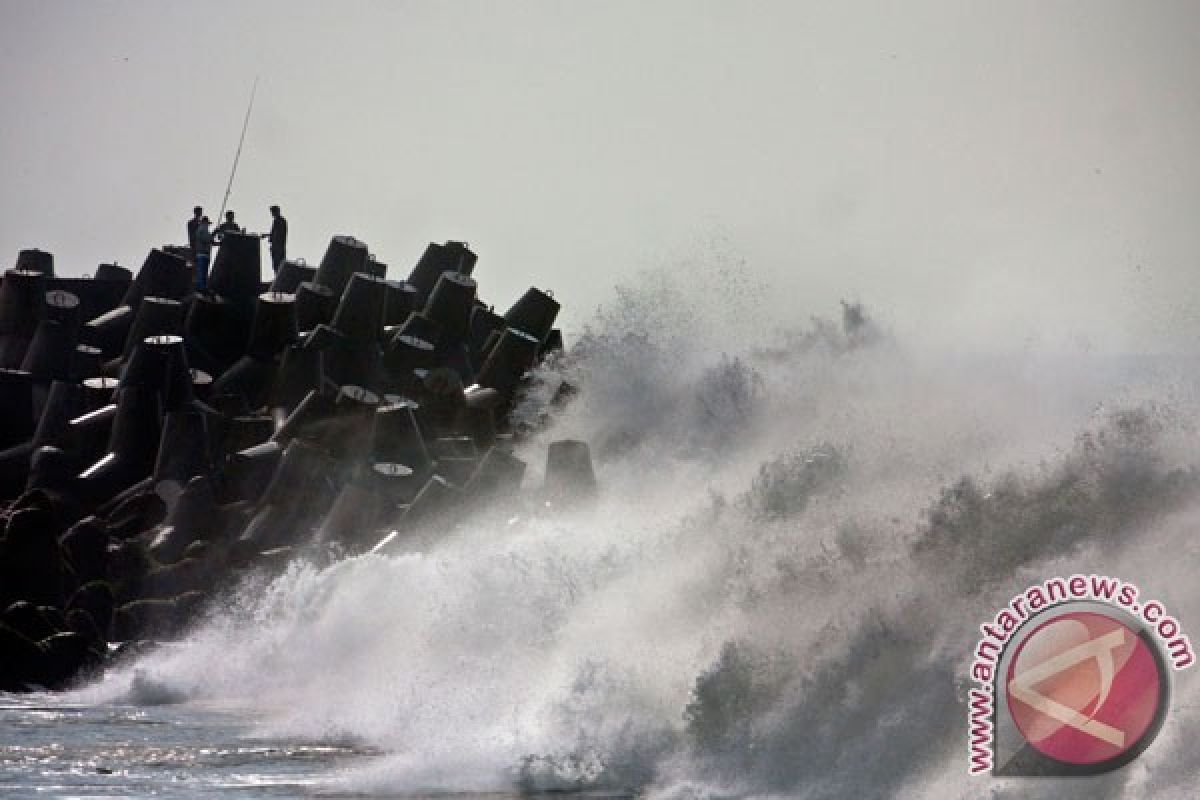 Gelombang perairan laut NTT kembali meninggi