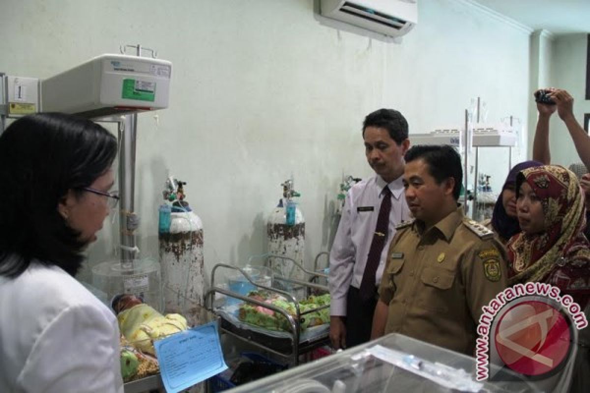 Ibnu Sina Jenguk Anak Terlantar
