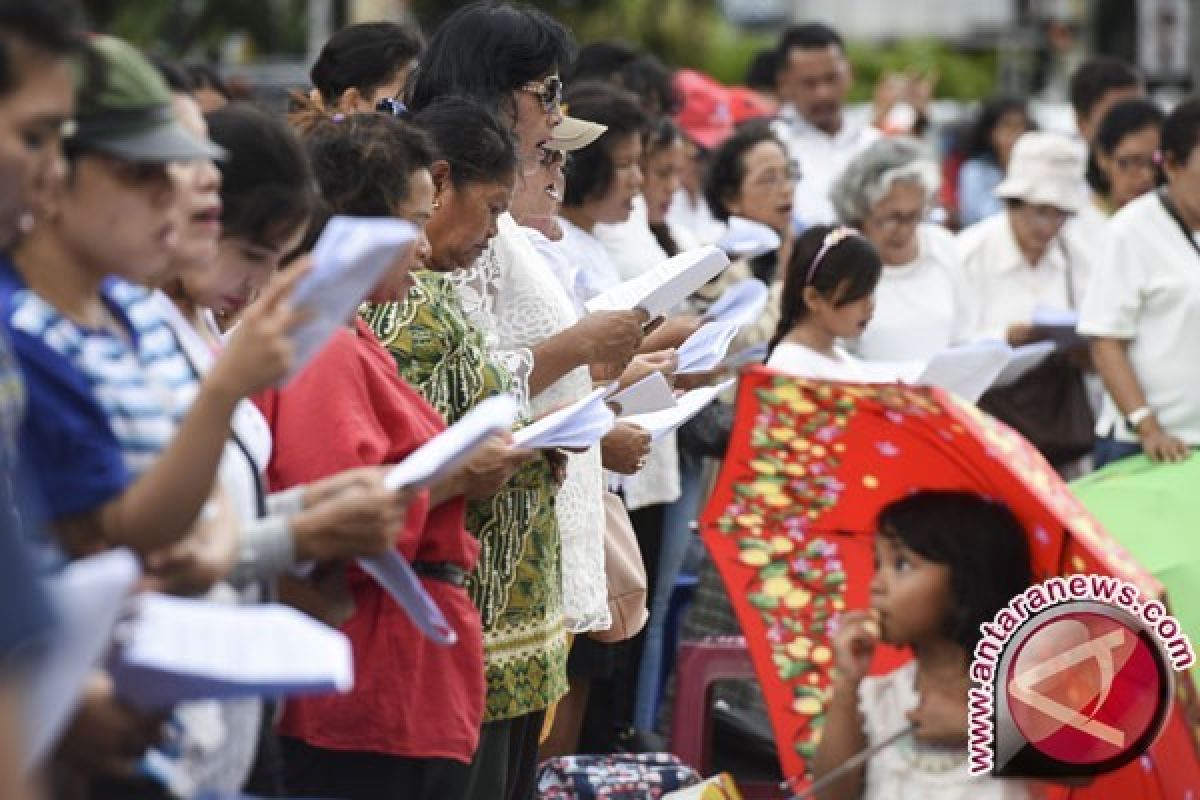 Pemuda Muslim Minahasa Tenggara jaga perayaan Natal