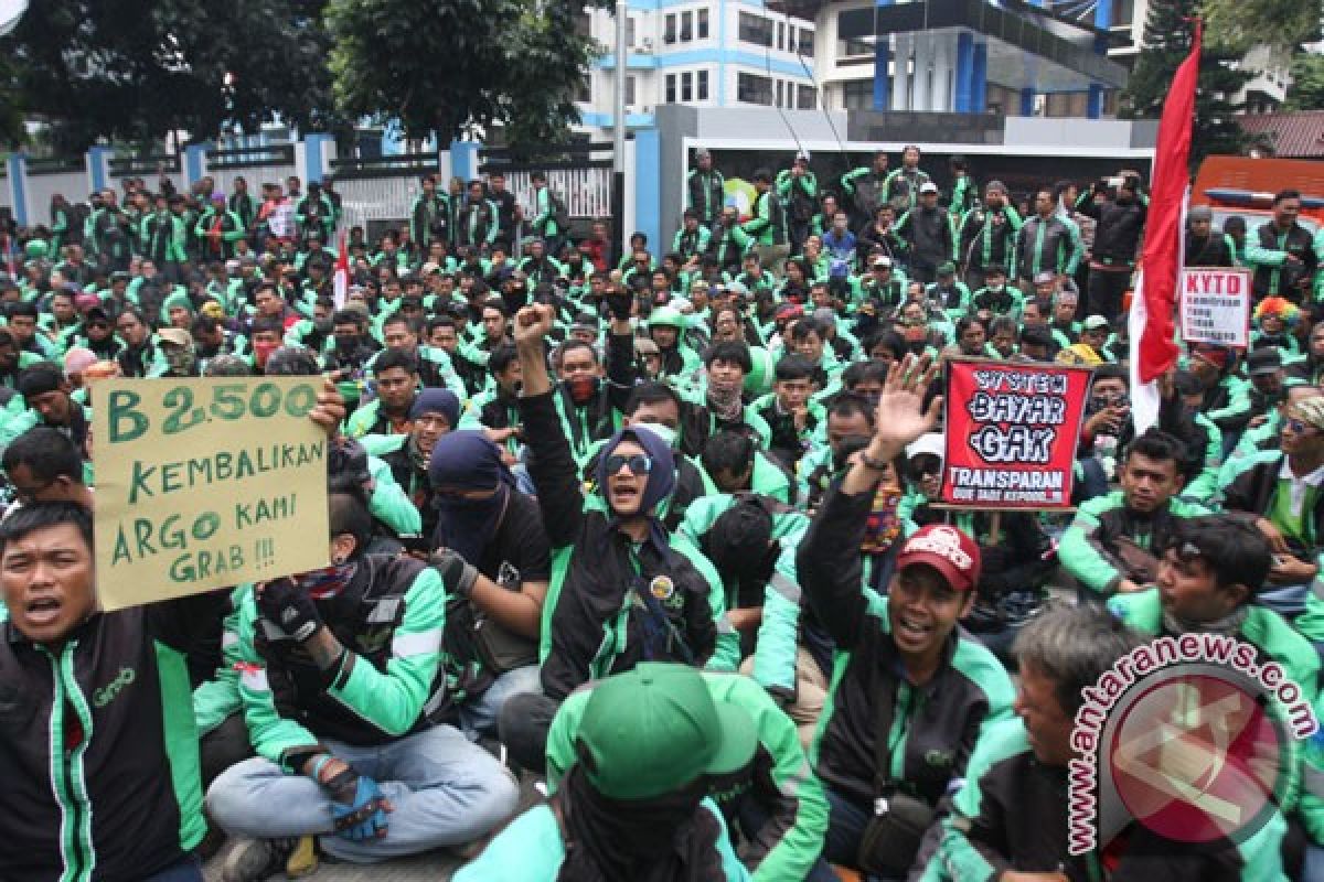 Ojek online-sopir angkot Tangerang sepakat berdamai