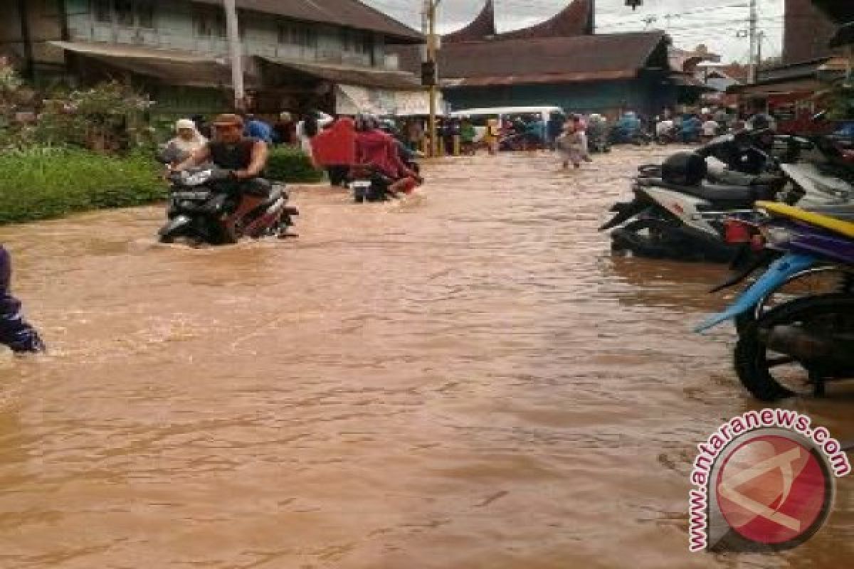 Bantuan Pemkot Belum Sampai di Lokasi Banjir