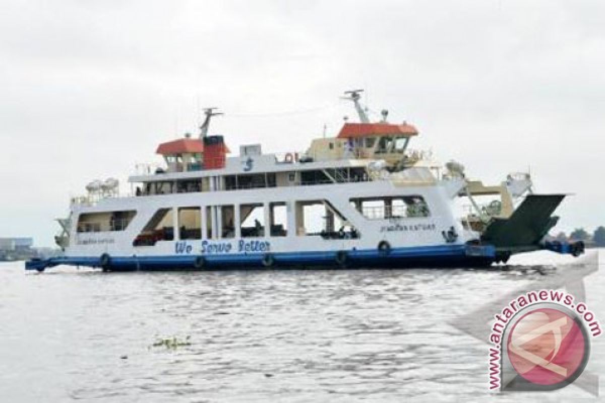 KMP Pulau Sabu Terdampar akibat kerusakan Mesin