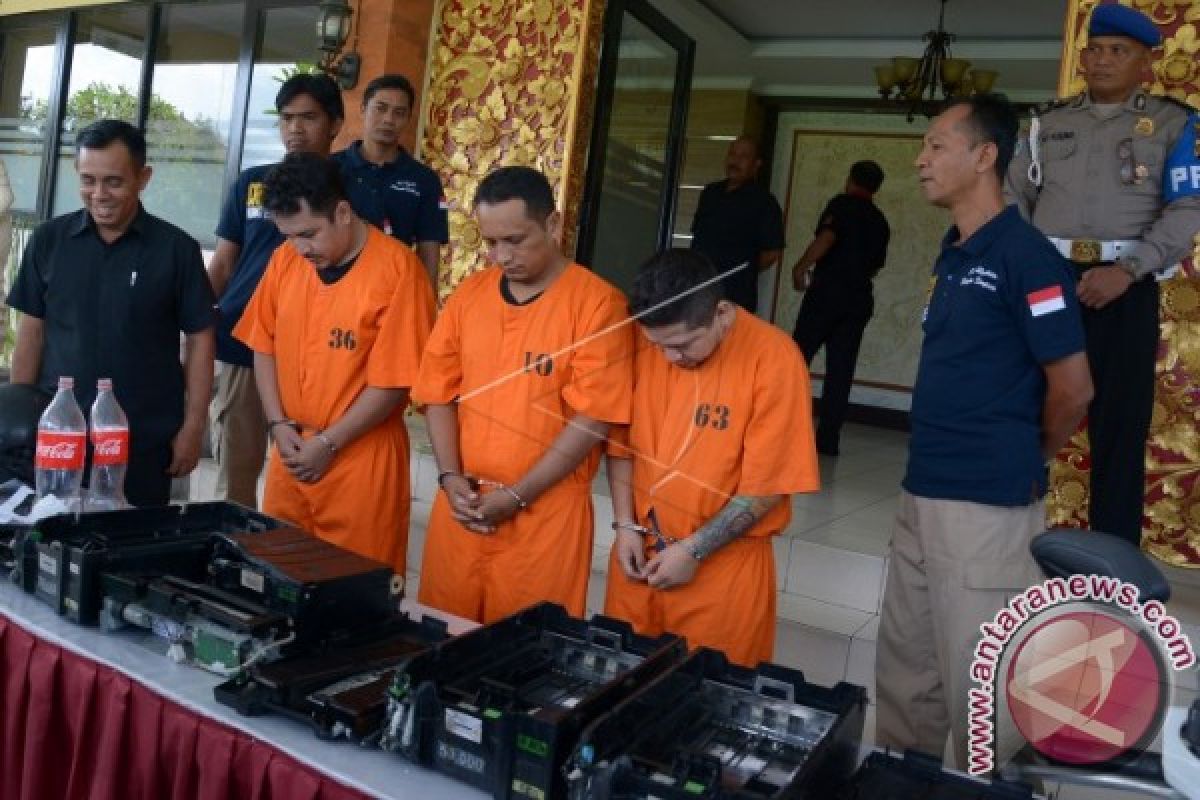 Polisi Ringkus Warga Peru Spesialis Pembobol ATM