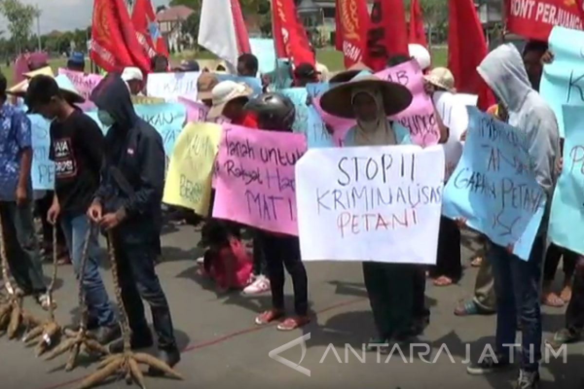 Petani Desak Pemkab Blitar Hentikan Pengalihan Hak Guna Usaha      