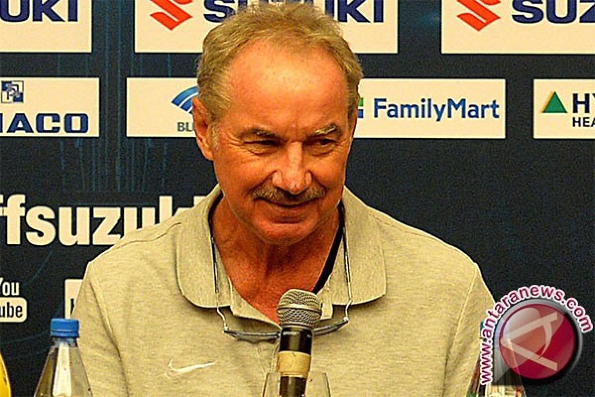 Mantan pelatih Timnas Indonesia Alfred Riedl meninggal