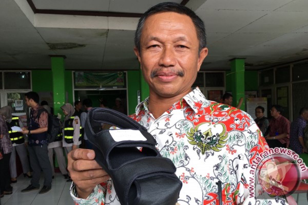 Mengenal S'lop, sandal diabetes asal Ciomas