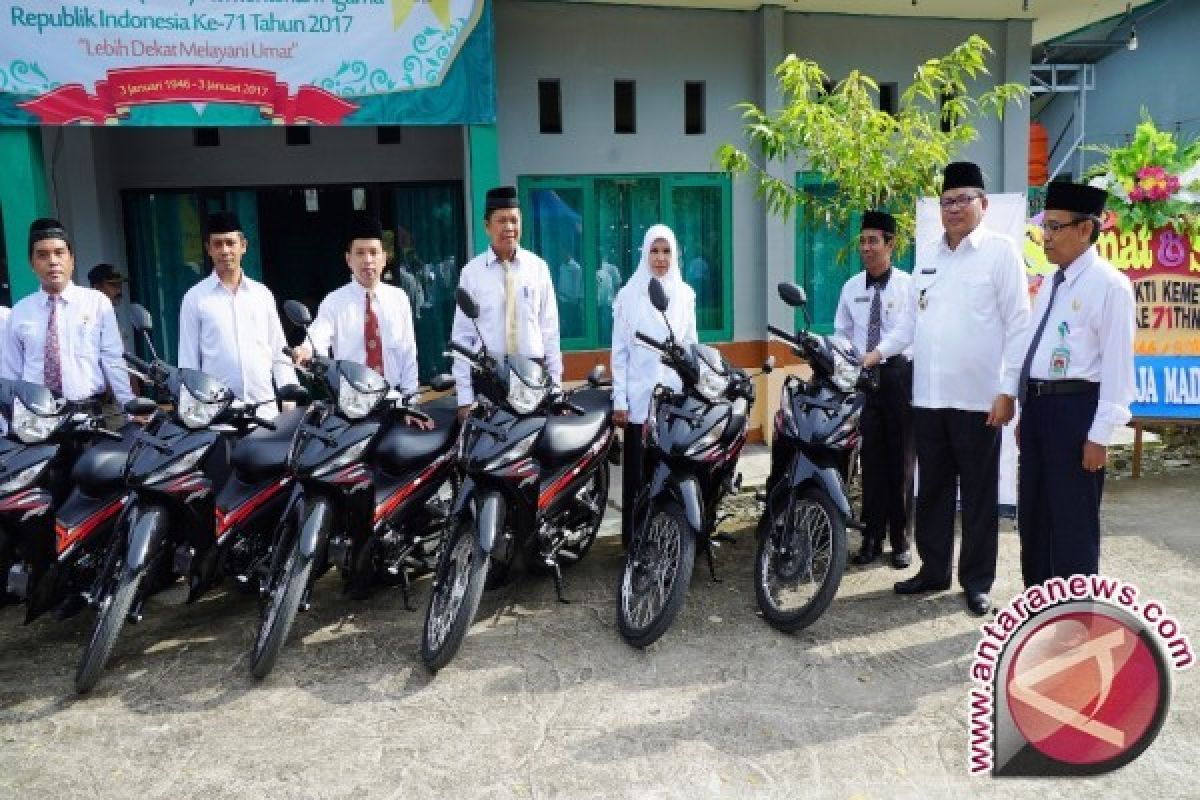 Pemkab Hibahkan Kemenag Enam Unit Kendaraan