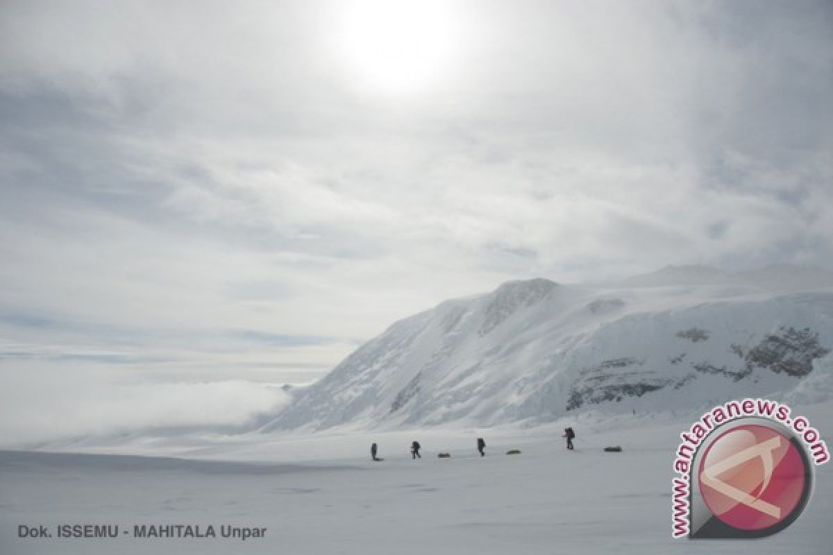  Wissemu Mahitala Unpar capai puncak Vinson Massif