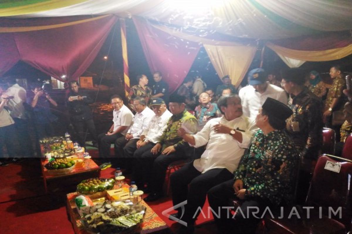 Tiga Menteri Tinjau Saluran Irigasi Dam Pajaran