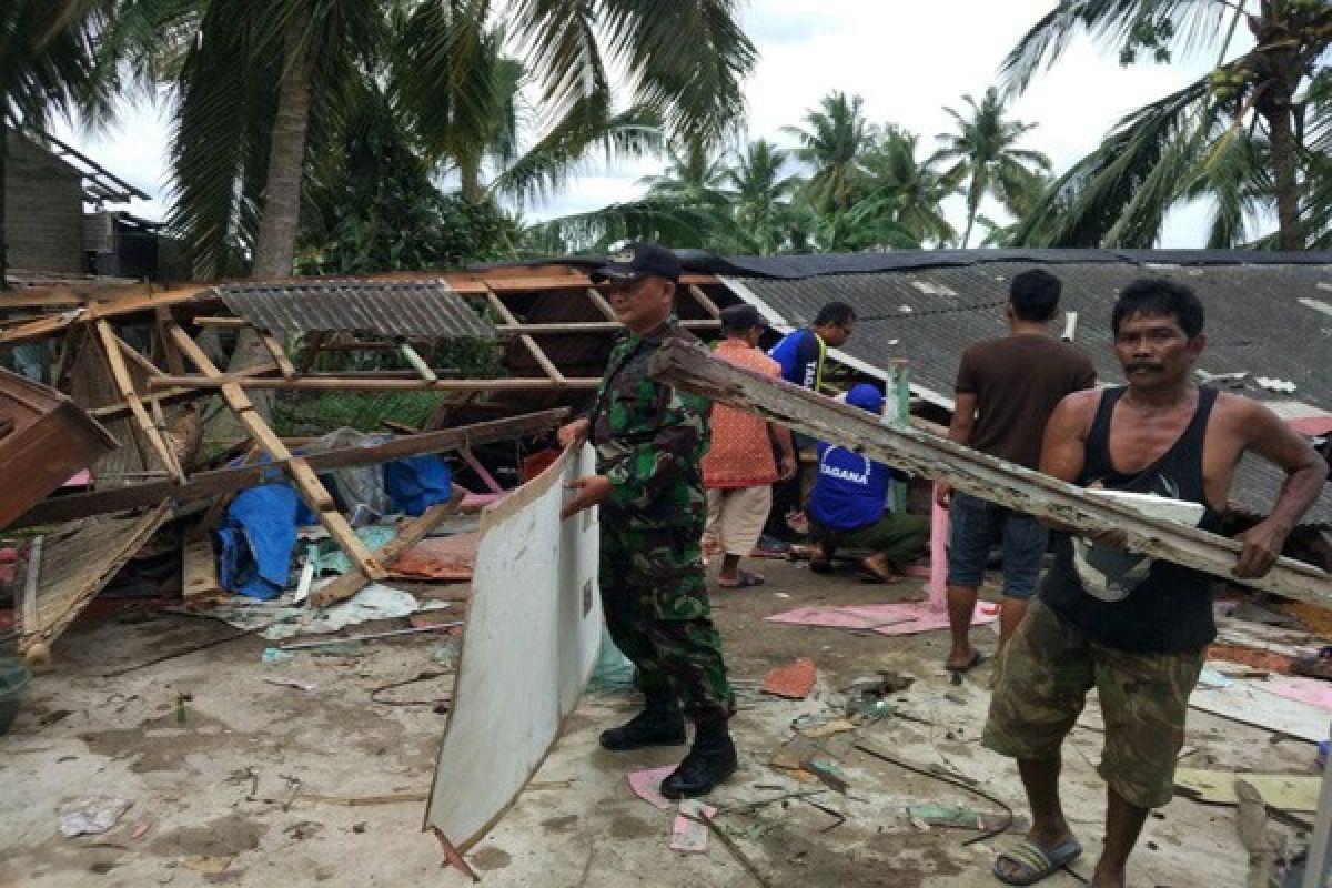 Puting Beliung Landa Dua Desa di Lampung Timur