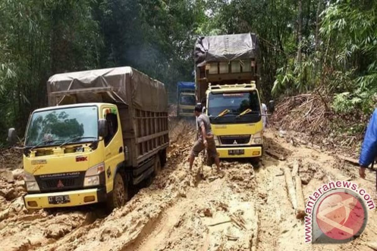 Jalan Malawaken-Benangin Rusak, Truk Lebihi Tonase Didesak Ditertibkan !!