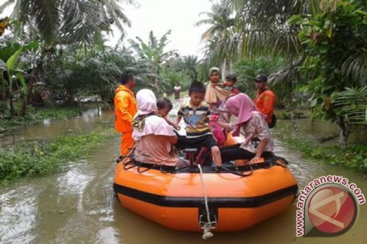 Tiga desa di Aceh Selatan terisolir dikepung banjir