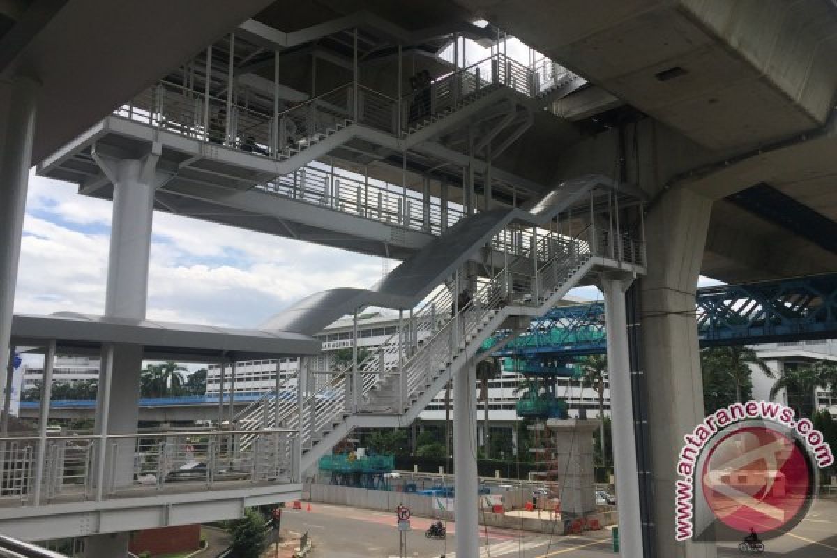 Jembatan halte Transjakarta koridor 13 telah lalui 10 kali desain ulang