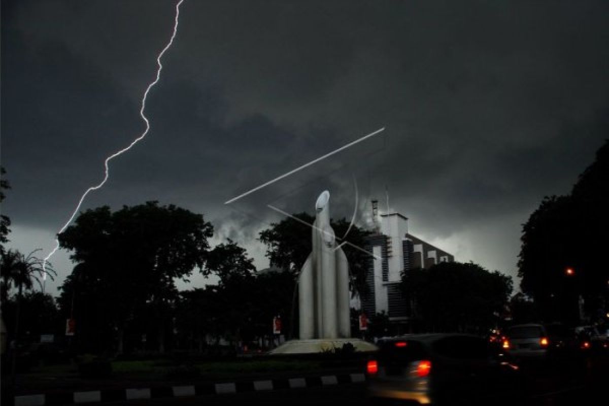 Warga dengar suara dentuman, masih telusuri sumber suara