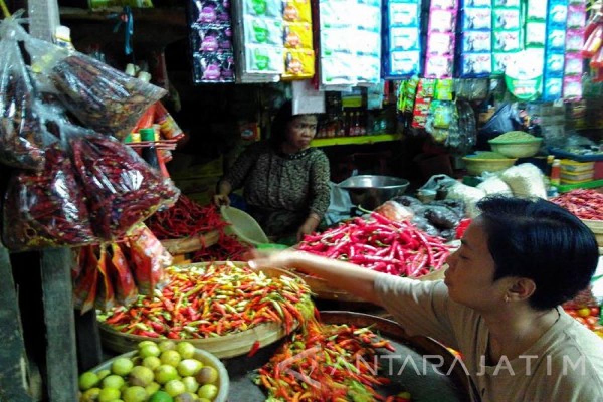 Sejumlah Pedagang di Bojonegoro Jual Cabai Kering