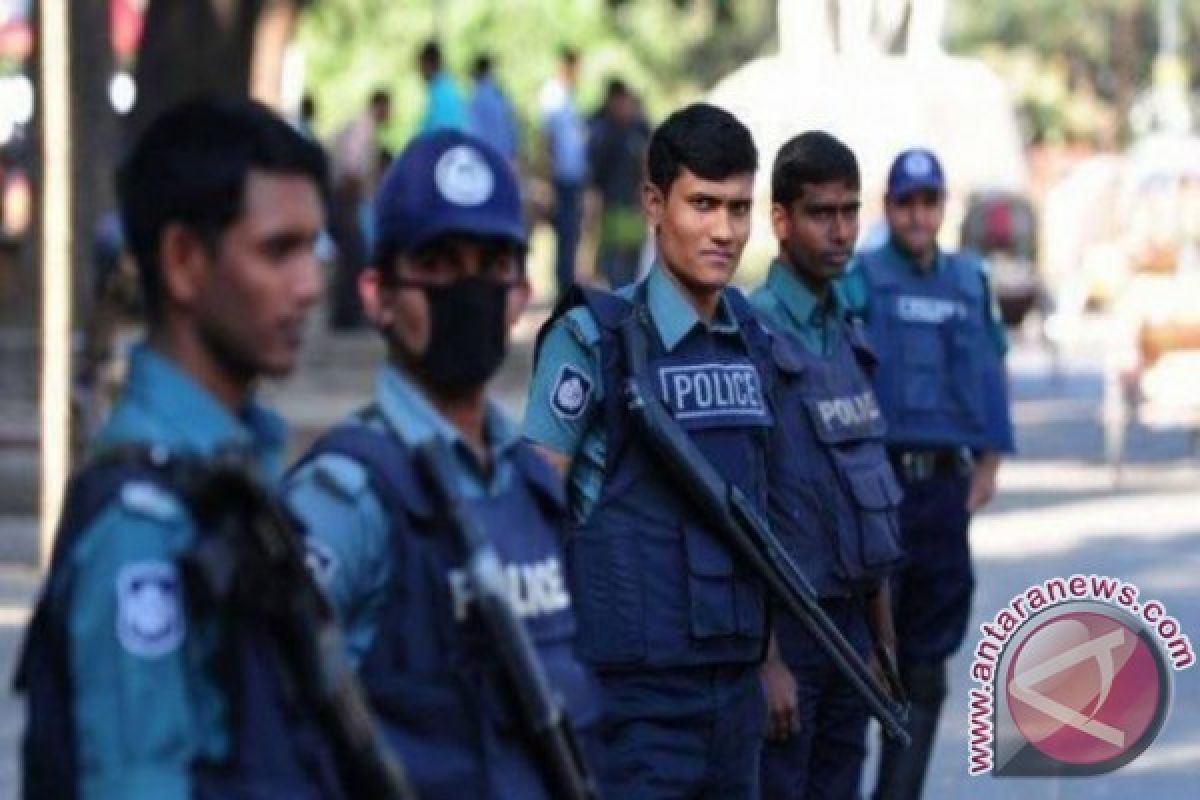 Polisi  Bangladesh bunuh 4 orang dalam bentrokan dengan buruh