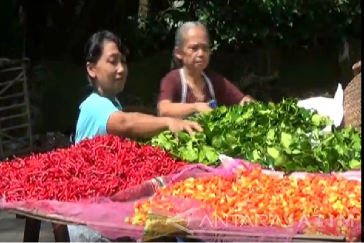  Pengusaha Sambel Pecel Kurangi Porsi Pembelian Cabai      