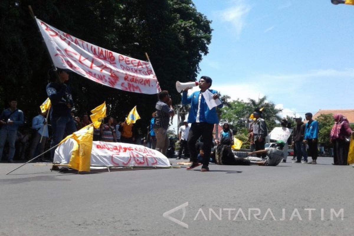 PMII Situbondo Desak DPRD Gunakan Hak Angket (Video)