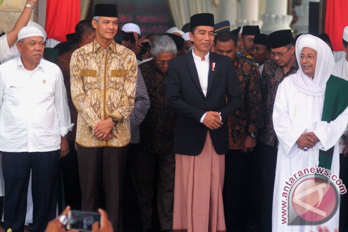 Presiden Jokowi berdoa bersama santri-habib di Pekalongan