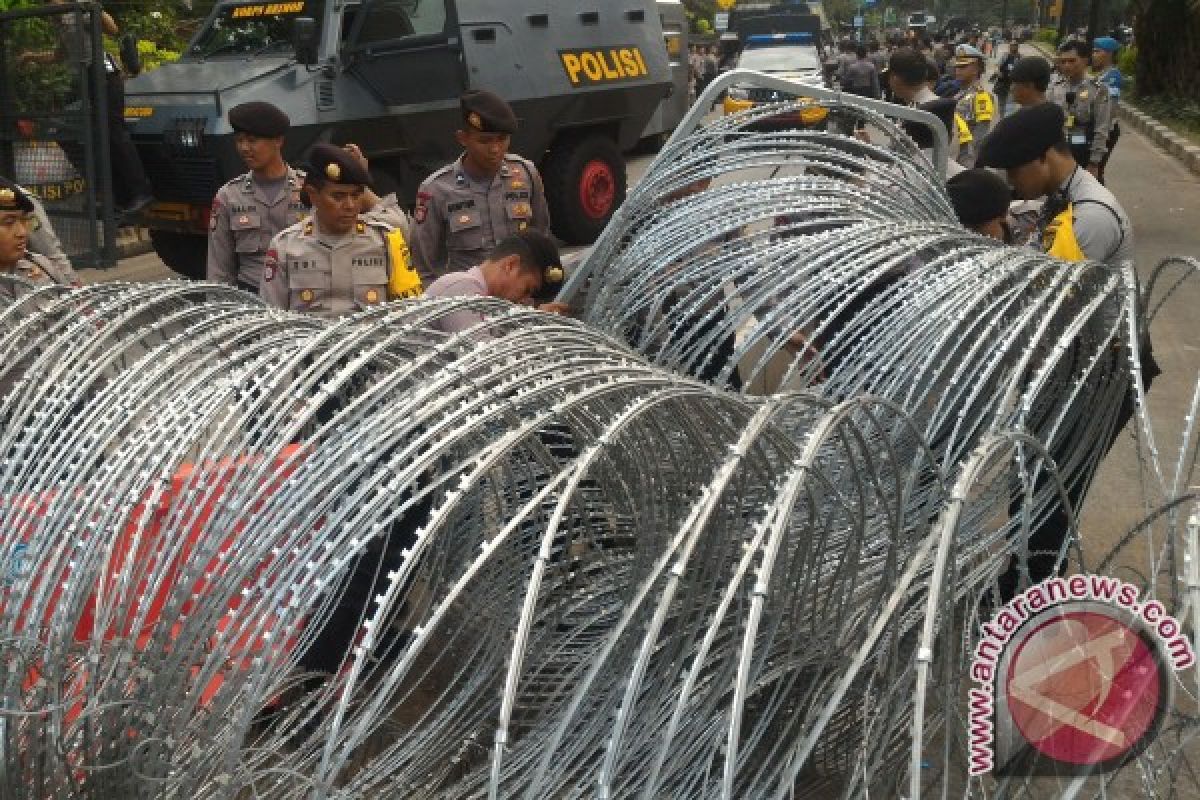 Massa pendukung Ahok tinggalkan kawasan lokasi sidang lebih awal