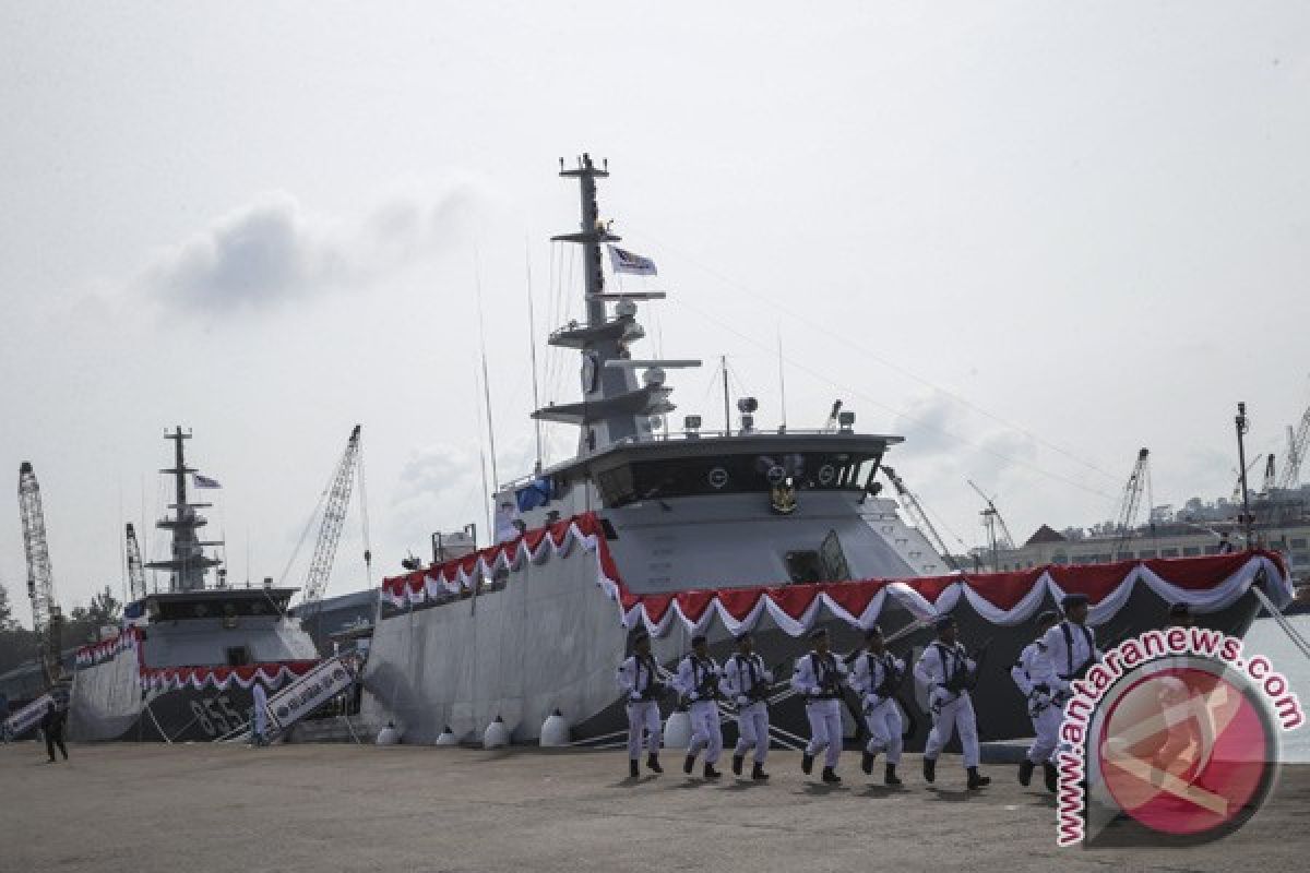 Tiga Ikan Diabadikan di Kapal Patroli TNI-AL