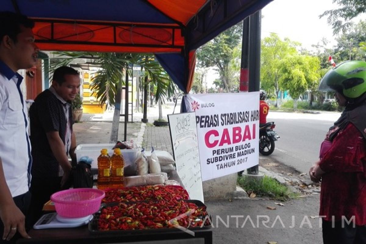 Bulog Madiun Gelar Operasi Pasar Cabai Rawit