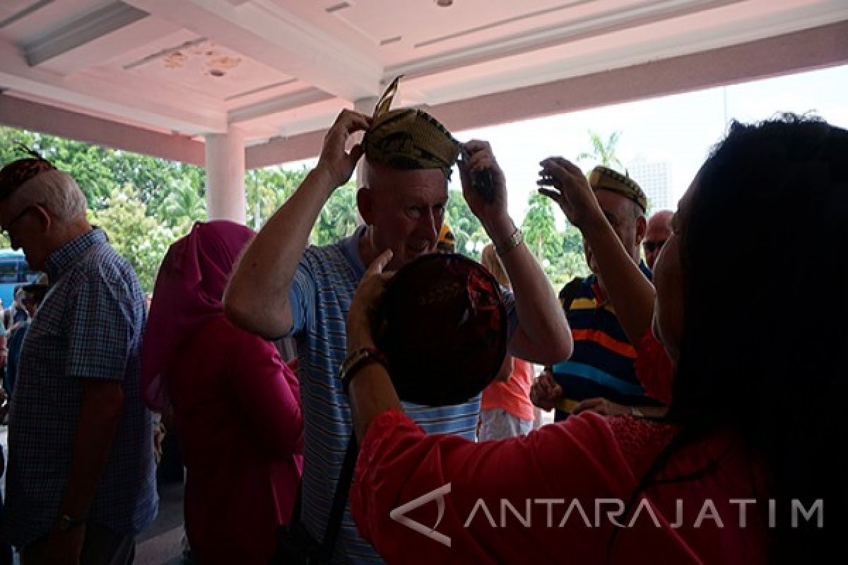 600 Penumpang Kapal Pesiar Amerika Kunjungi Surabaya