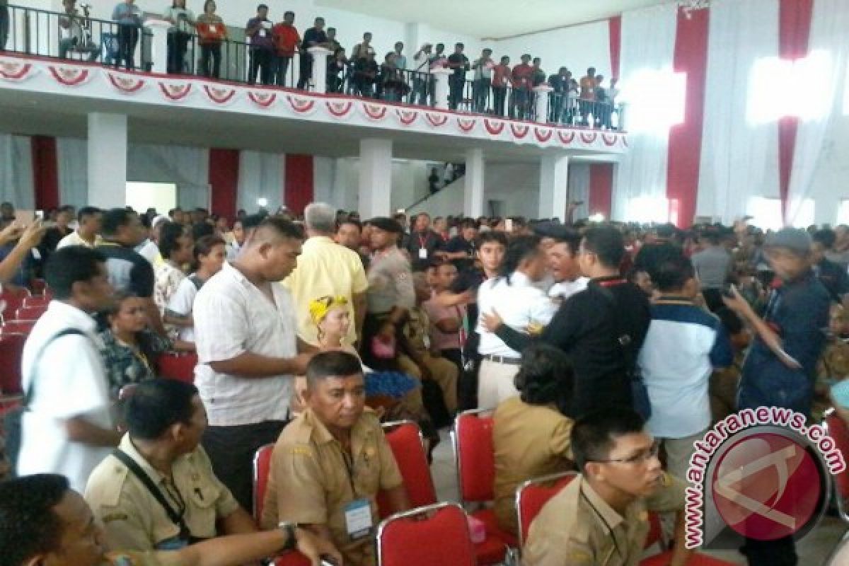 Debat Publik Calon Bupati MTB Diwarnai Ketegangan