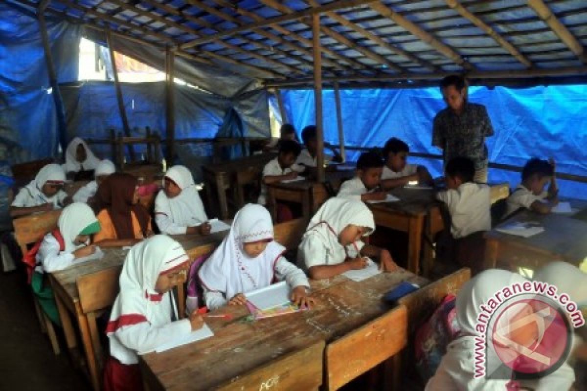 Target Pembangunan Kelas Sekolah Terpal Selasai 2017