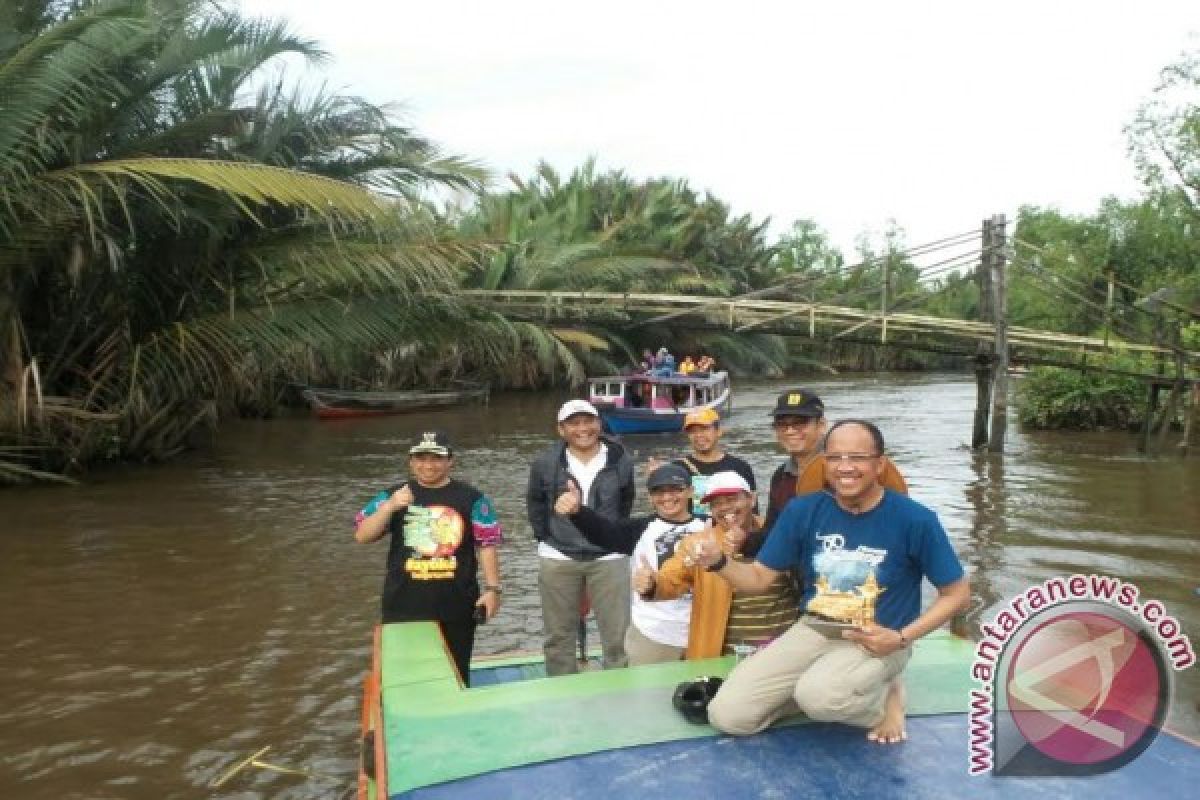 Wali Kota dan Wartawani Susur Sungai