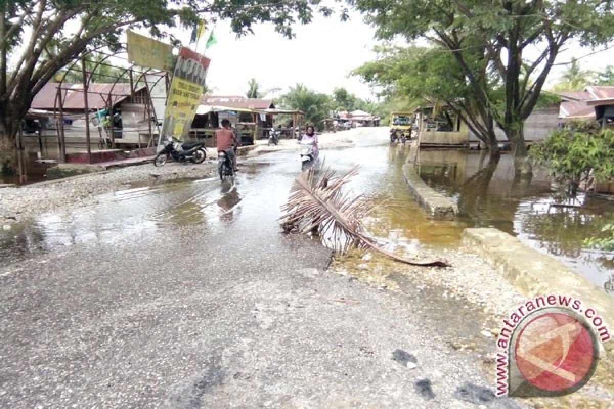 Banjir surut aktivitas warga Singkil kembali lancar