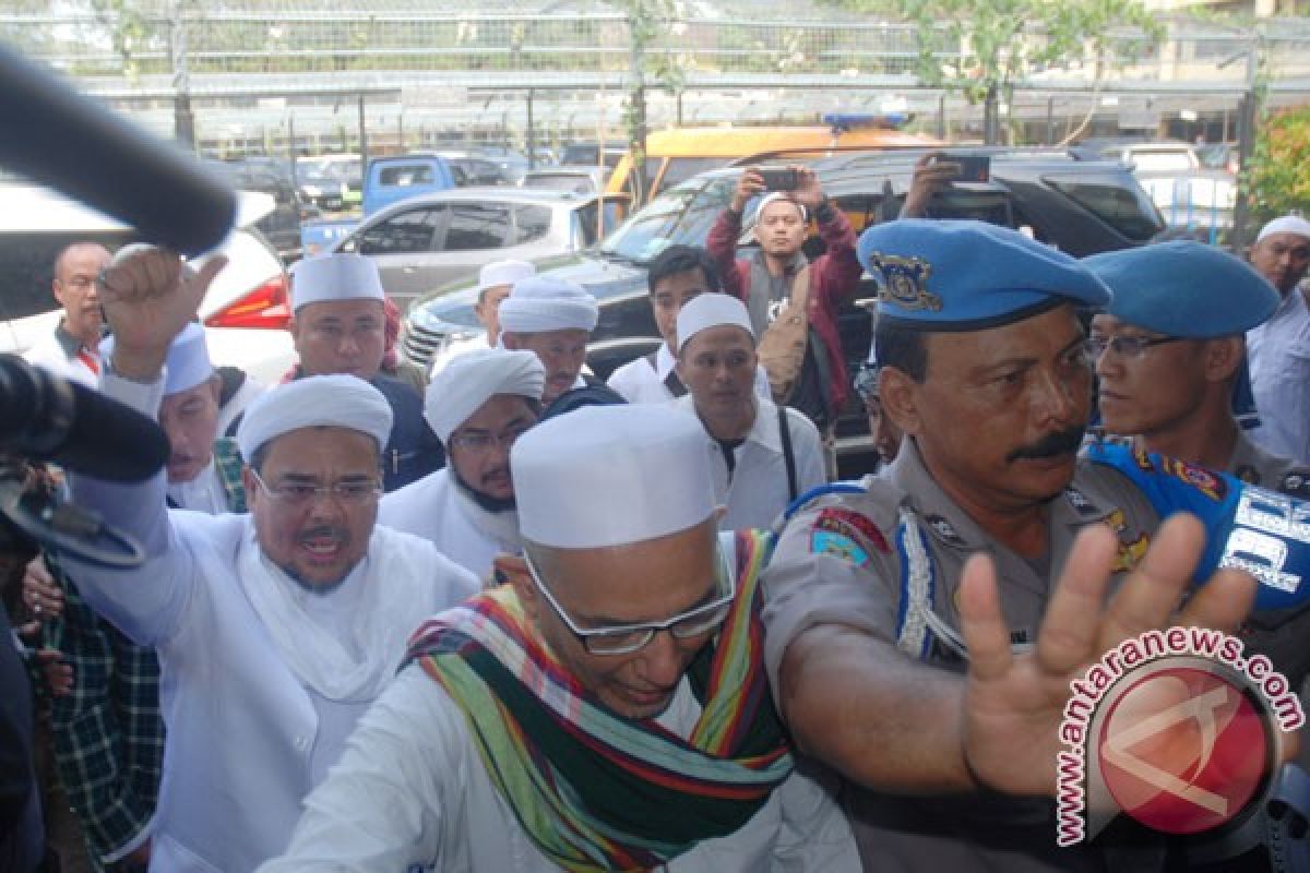 Penuhi panggilan, Riziek Shihab diperiksa di Polda Jabar