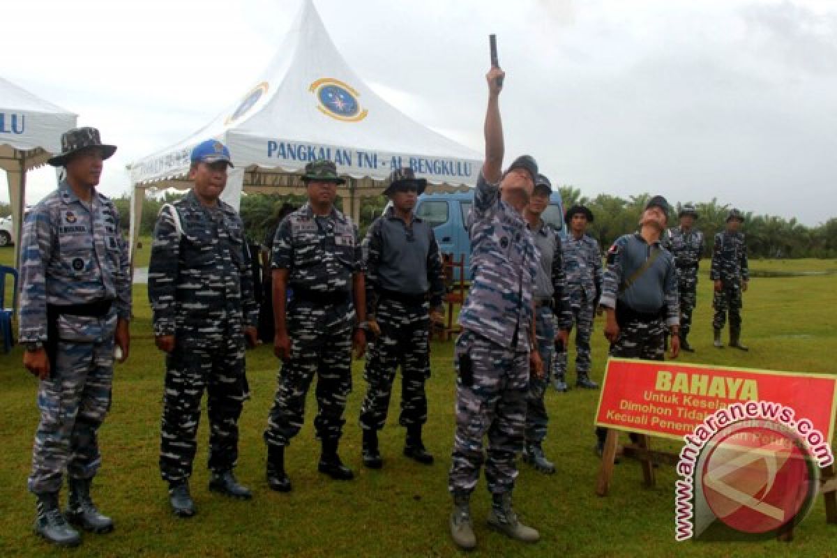 Danlanal Bengkulu Dapat Kejutan Usai Latihan Menembak